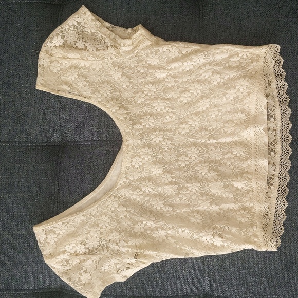 Cropped lace shirt - Picture 2 of 3